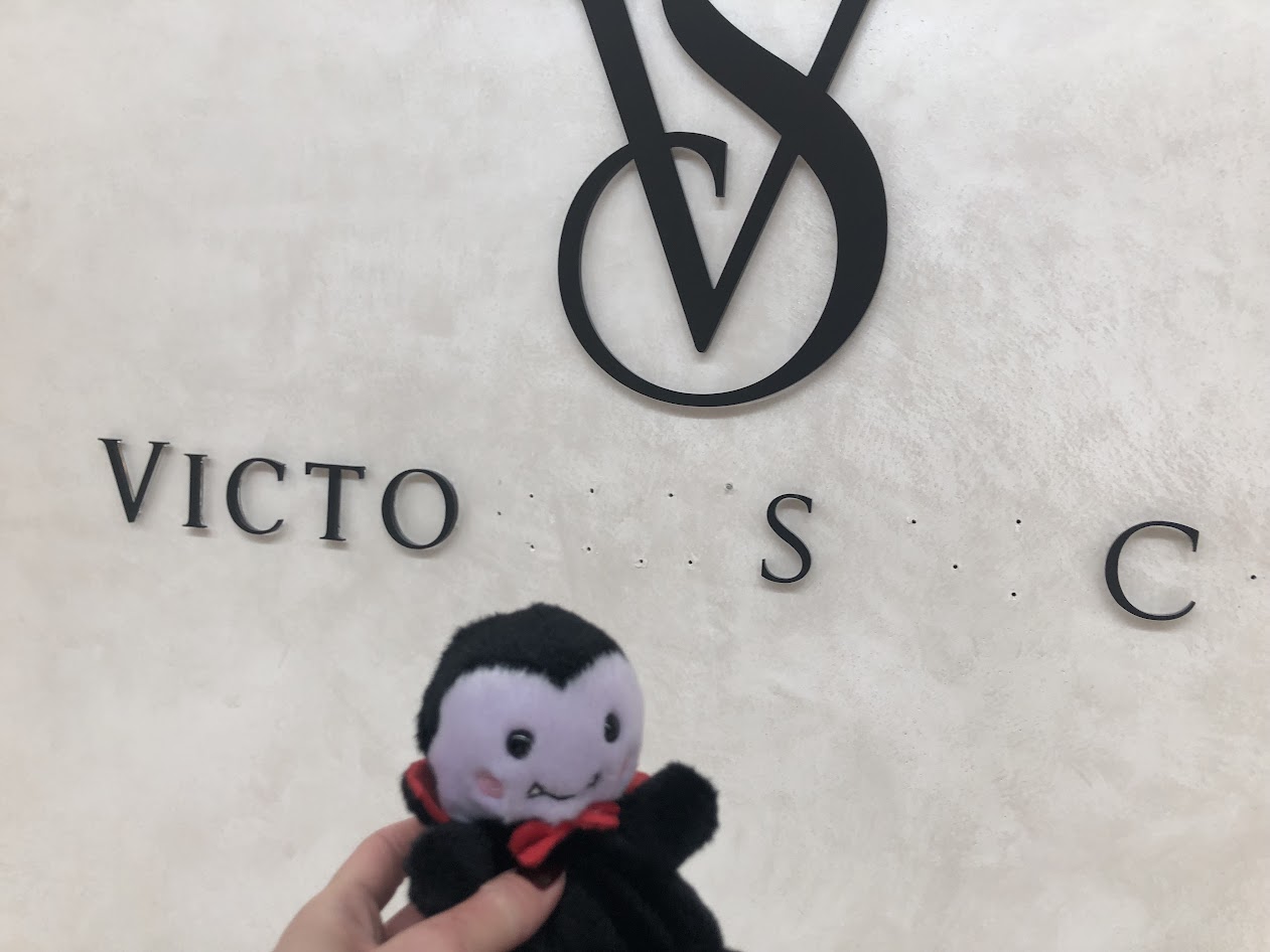 viktor at the mall